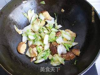 香菇素烧白菜的做法步骤:7