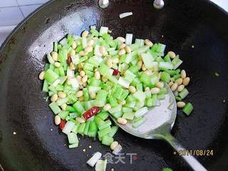 辣炝芹菜黄豆的做法步骤：5