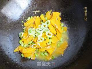 虾皮烧南瓜的做法步骤:7
