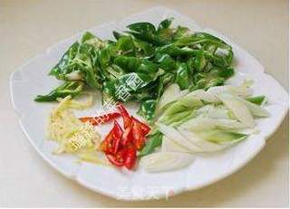 超级诱惑,难以抗拒的美味下饭菜【酱烧笔管鱼】的做法步骤:2