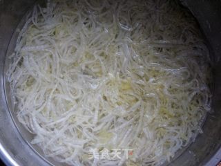 酸菜靓肉卷的做法步骤:4