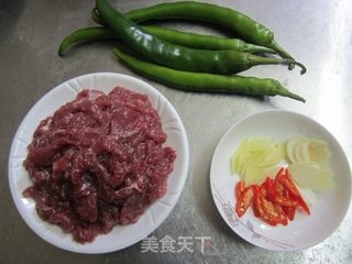 杭椒炒牛肉的做法步骤：1