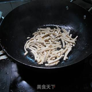 鱿鱼豆腐丝的做法步骤：5