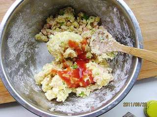 葱香火腿土豆泥饼的做法步骤:4
