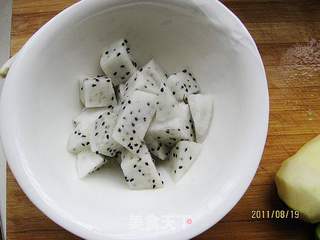 李子汁浸杂果的做法步骤：1