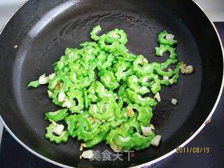 苦瓜炒鸡蛋的做法步骤:4