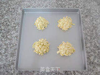 【豆沙菊花酥】--- 口口酥脆口口香的做法步骤:8
