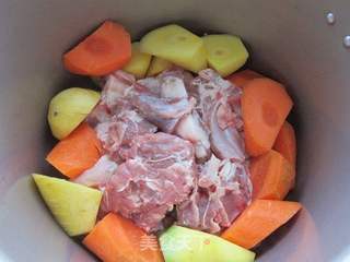 沙吾尔焖肉—新疆味道的做法步骤:8
