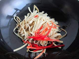 蚝油韭菜炒豆皮的做法步骤:5