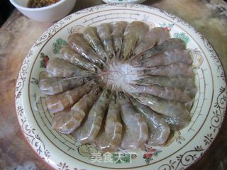 蒜蓉粉丝蒸虾的做法步骤:6