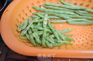 【滑肉豆角炒速食面】的做法步骤:3