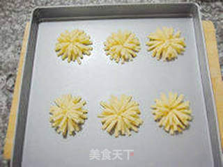 【手工菊花饼干】--- 徒手打造一款赛过模具的仿真饼干的做法步骤:13