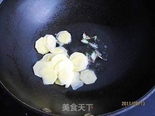 土豆疙瘩汤的做法步骤:2