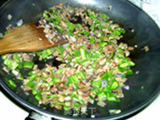 黑椒培根玉米面批萨蛋糕的做法步骤:5