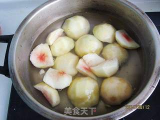 蜜汁炖桃的做法步骤:4