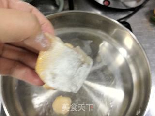 香煎扇贝、黄鱼配双色山药薯泥与秋葵佐柠檬草金橘酱汁的做法步骤：16