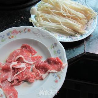 清蒸肉卷金菇的做法步骤：1