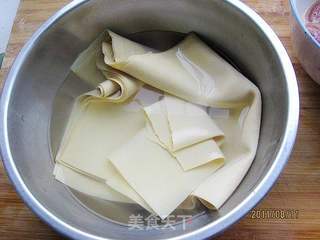 莲花酱肉丝的做法步骤:2