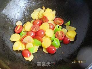 圣女果炒小土豆的做法步骤:8