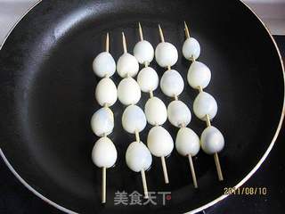 香辣虎皮蛋串的做法步骤:3
