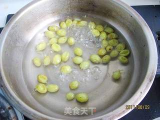 葡萄炖银耳的做法步骤:4