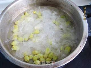 葡萄炖银耳的做法步骤:6