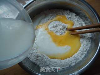 椰蓉红枣面包的做法步骤:2