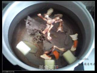 骨汤滋补手工抻面的做法步骤:2