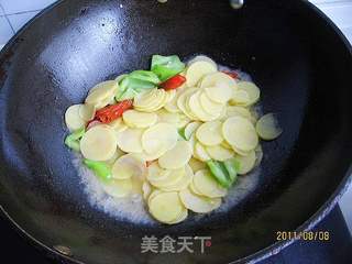 双椒土豆片的做法步骤:6