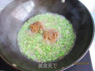 豇豆排骨焖面的做法步骤:4