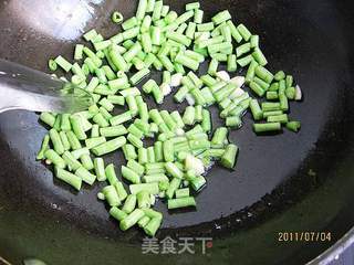 豇豆排骨焖面的做法步骤:3