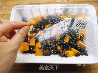 微波蜜黑豆南瓜的做法步骤:5