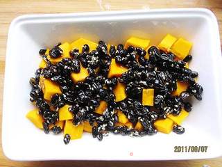 微波蜜黑豆南瓜的做法步骤:4