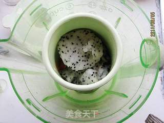 火龙果胡罗卜汁的做法步骤:2