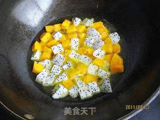 火龙果南瓜船的做法步骤:5
