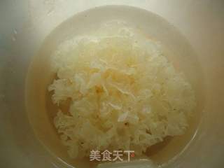银耳雪梨薏米汤的做法步骤:3