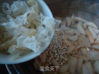 银耳雪梨薏米汤的做法步骤:6