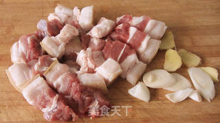 毛芋头烧肉的做法步骤：2