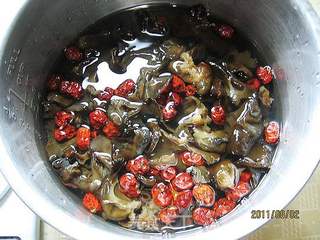 黑豆炖黑木耳的做法步骤:4