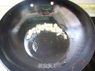 丝瓜花蛤汤的做法步骤:2