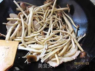 洋葱茶树菇的做法步骤:4
