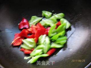 双椒炒蛋白的做法步骤:3