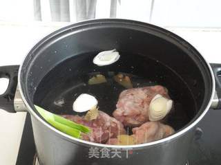 肉滑奶汤火锅的做法步骤:3