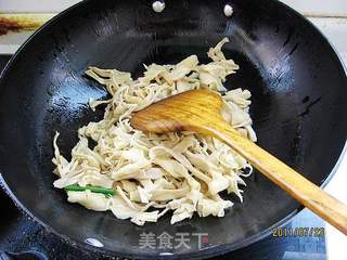 韭苔炒竹笋的做法步骤:2