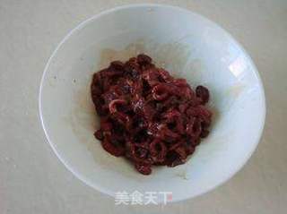 家常炒菜——蒜苗炒牛肉的做法步骤：2