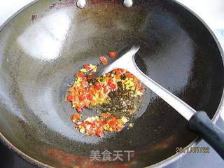 剁椒炒丝瓜的做法步骤:2