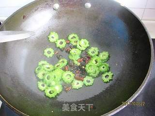 豆豉炒苦瓜的做法步骤:6