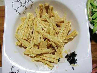 韭苔炒腐竹的做法步骤:2