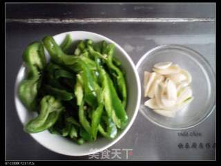 青椒烧焖子的做法步骤:2