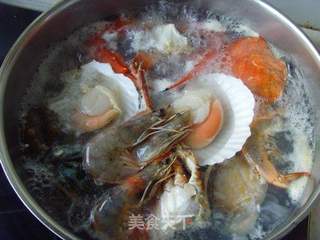 【食尚擂台 火锅专区】:鲜美滋味缕缕萦绕---海鲜火锅的做法步骤:5